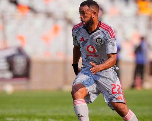 Sipho Mbule en action avec Orlando Pirates lors de la saison 2025/2026