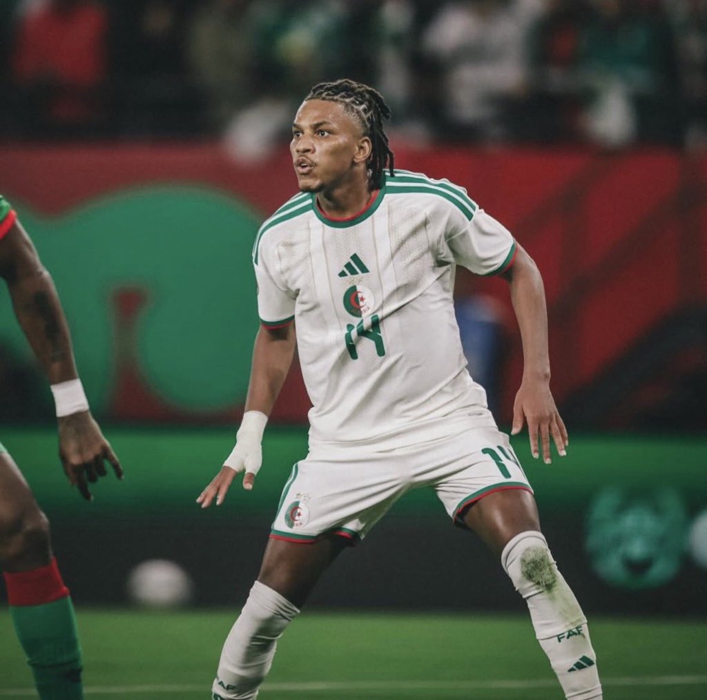 Hicham Boudaoui milieu de terrain OGC Nice Ligue 1 Algérie