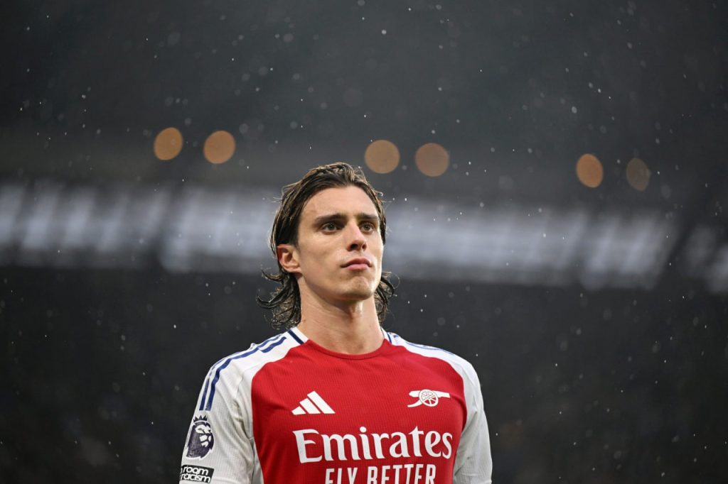 Myles Lewis-Skelly arrière gauche Arsenal jeune joueur remplaçant