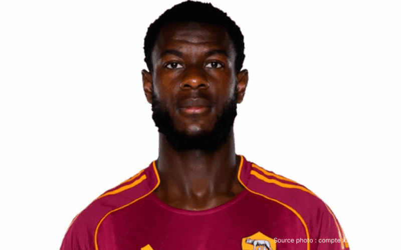 Evan Ndicka revient dans les petits papiers du FC Barcelone