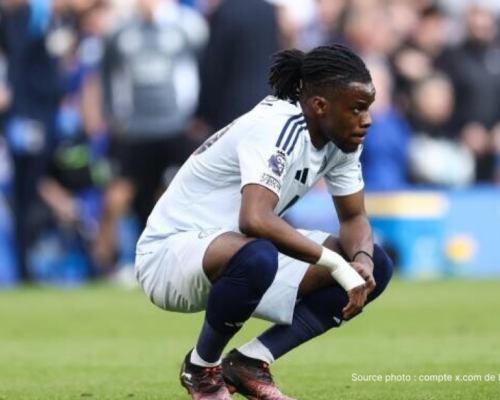 Brian Cipenga célébrant un but avec le CD Castellón devant les supporters albinegros en 2025