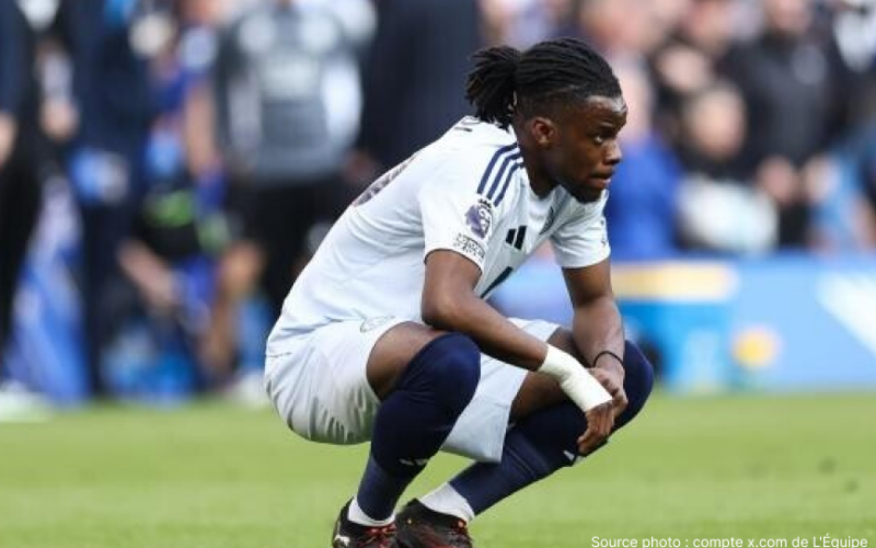Brian Cipenga célébrant un but avec le CD Castellón devant les supporters albinegros en 2025