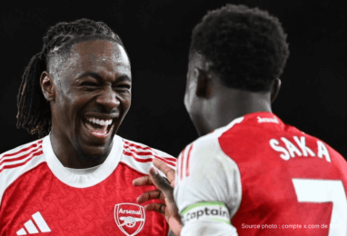 Bukayo Saka en tenue de l'équipe nationale anglaise lors d'un entraînement de préparation Mondial 2026