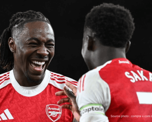 Bukayo Saka en tenue de l'équipe nationale anglaise lors d'un entraînement de préparation Mondial 2026