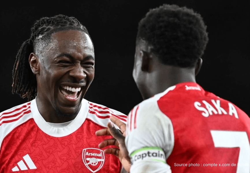 Bukayo Saka en tenue de l'équipe nationale anglaise lors d'un entraînement de préparation Mondial 2026