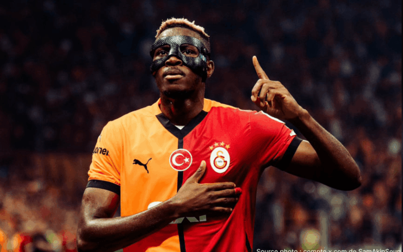 Osimhen fait trembler le derby — les géants d'Europe étaient dans les tribunes