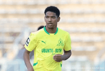 Jayden Adams milieu de Mamelodi Sundowns avant la finale CAF Champions League contre l'AS FAR mai 2026
