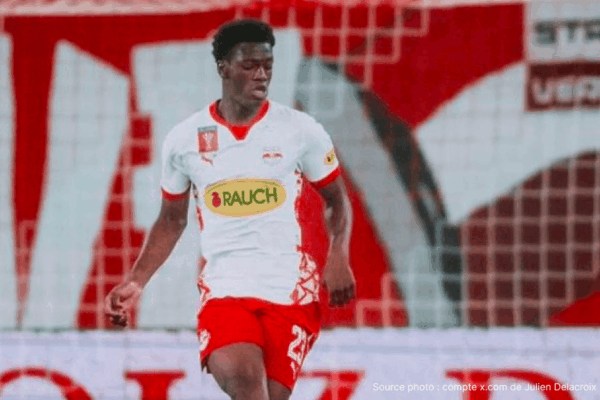 Joane Gadou défenseur central franco-ivoirien de 19 ans signe officiellement au Borussia Dortmund pour cinq saisons — annonce du 12 mai 2026