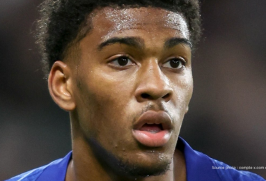 Josh Acheampong Chelsea intouchable : Alonso a tranché