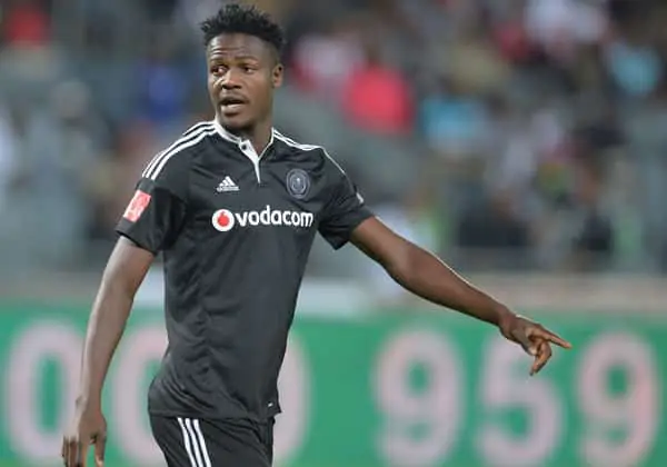 Le défenseur expérimenté Justice Chabalala avec le maillot d'Orlando Pirates