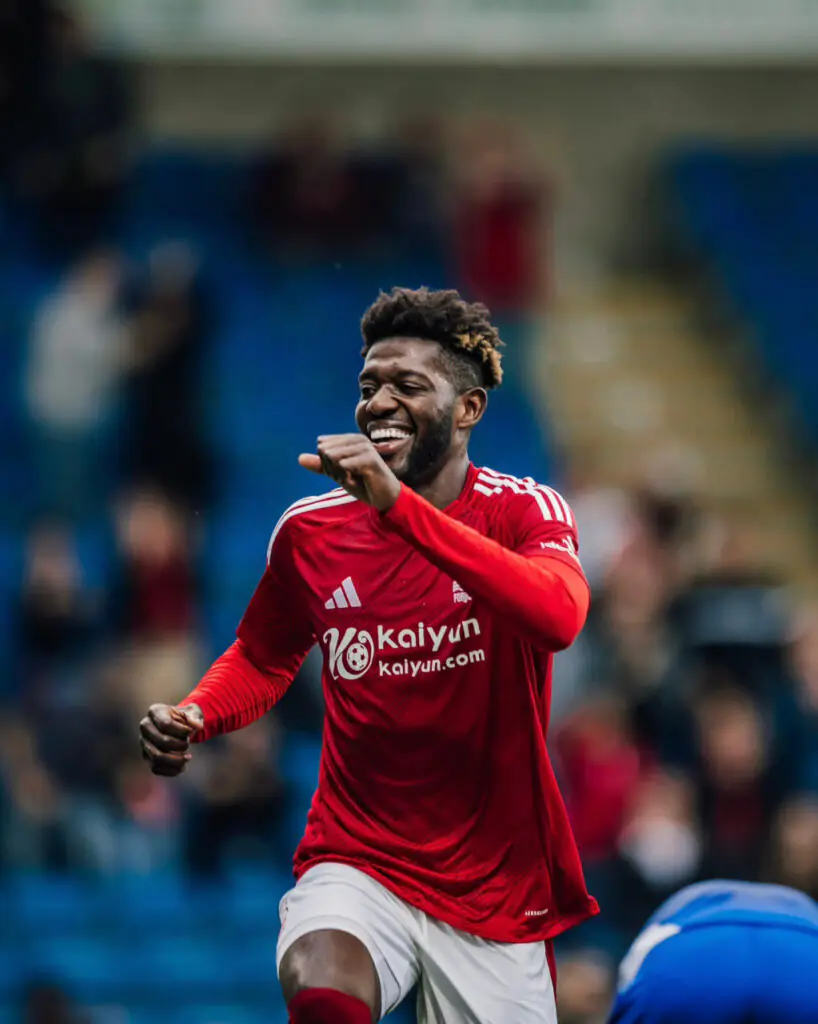 Le jeune ailier malien Adama Sangaré, frère de Mamadou Sangaré (Lens), est suivi de près par le RC Lens et le Rapid Vienne pour un premier contrat professionnel.