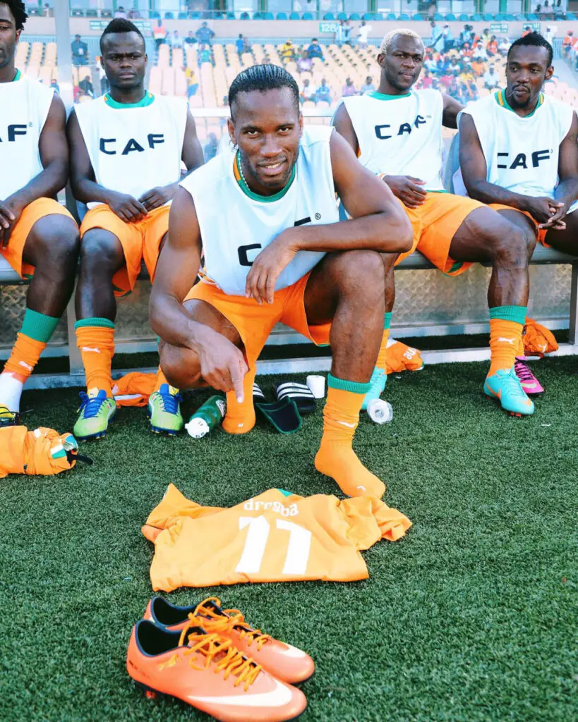 Evan Ndicka défenseur central AS Roma en action Serie A maillot giallorossi