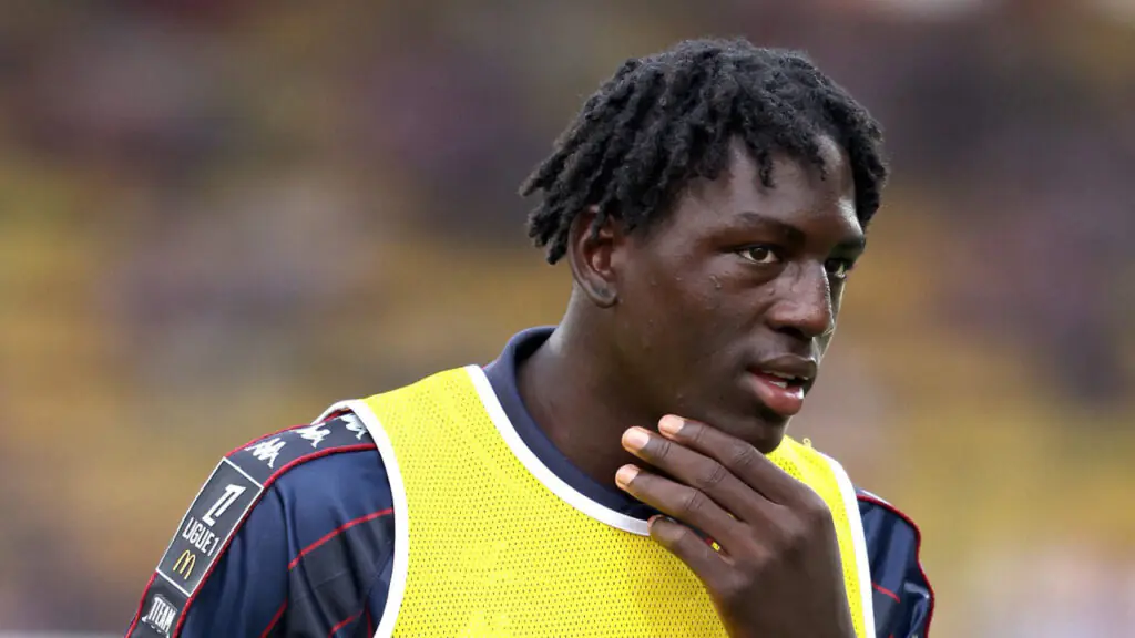 Brian Madjo attaquant Aston Villa jeune talent camerounais