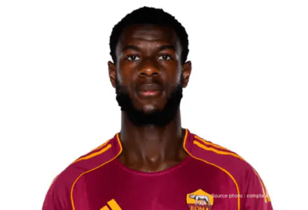 Evan Ndicka revient dans les petits papiers du FC Barcelone