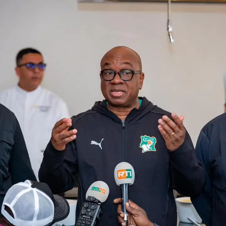 Le président de la FIF Idriss Diallo salue l'équilibre cadres-jeunes du Sénégal à la CAN 2025. La Côte d'Ivoire veut s'en inspirer pour le Mondial 2026.