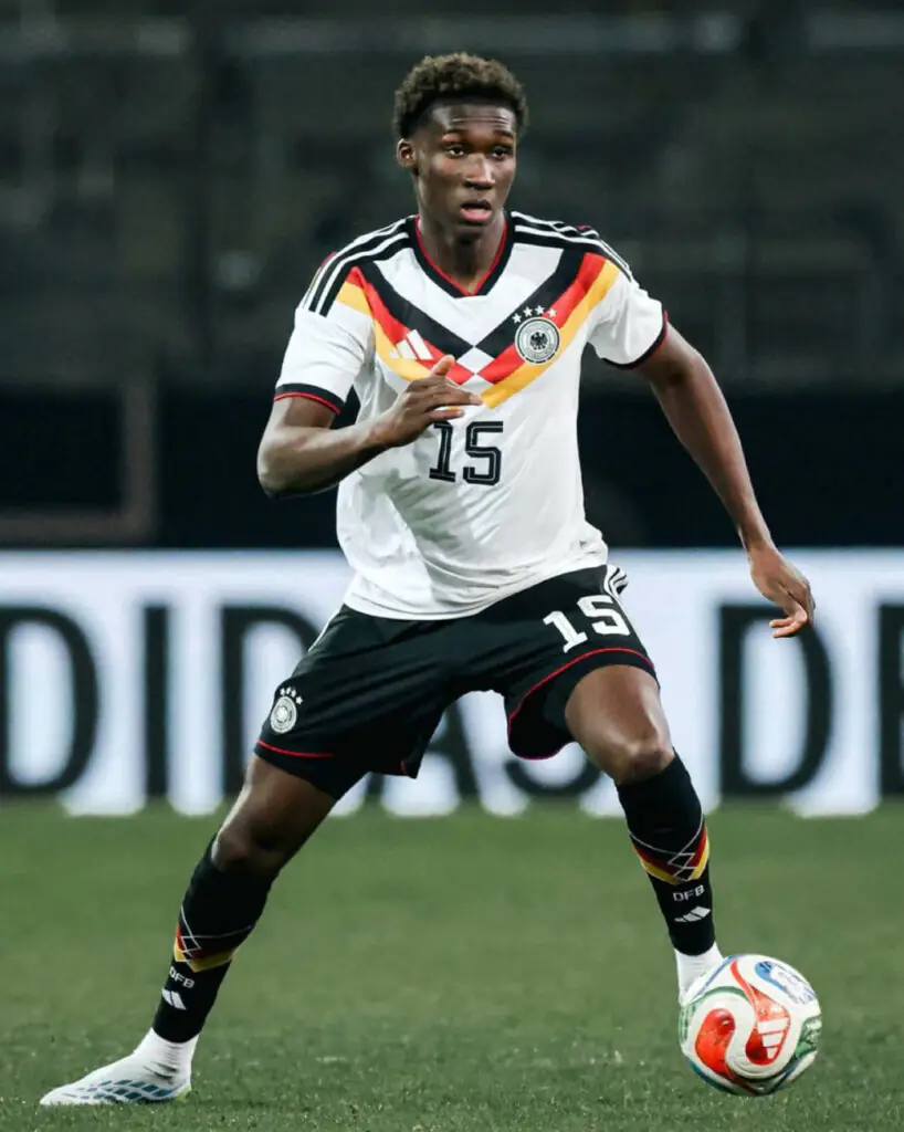 Karim Coulibaly défenseur central Werder Brême en action Bundesliga