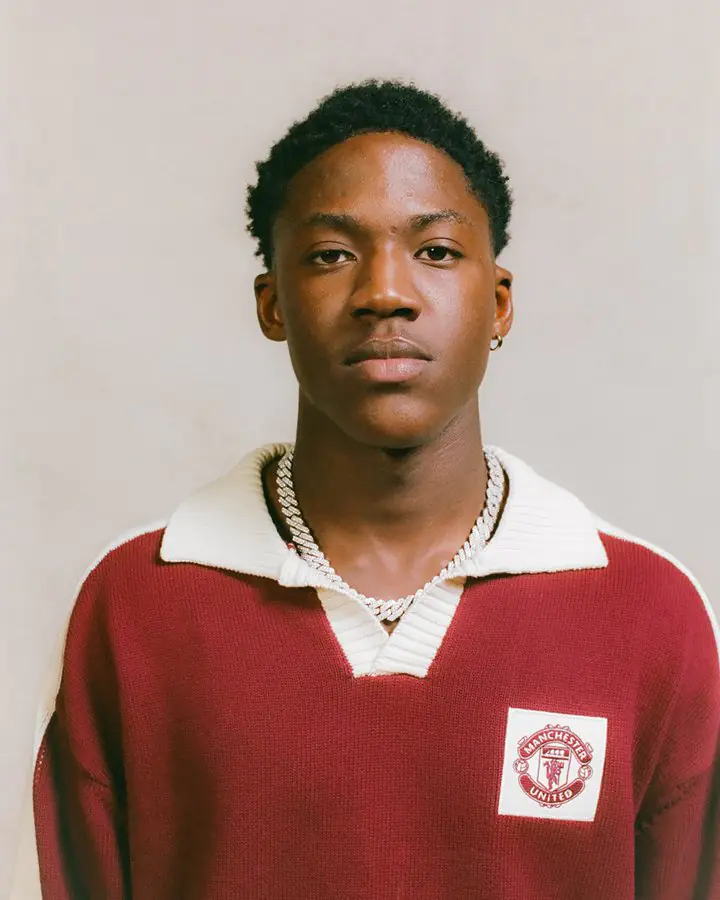 Kobbie Mainoo milieu central Manchester United Premier League Angleterre