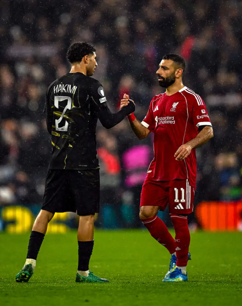 Hakimi célébrant un but avec le PSG Paris parc des princes Ligue des Champions