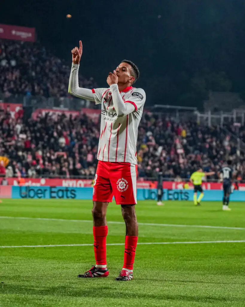 Azzedine Ounahi en action sous le maillot de Girona FC lors d'un match de La Liga 2025-26