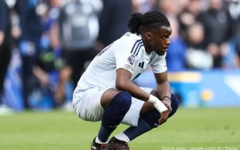 Brian Cipenga célébrant un but avec le CD Castellón devant les supporters albinegros en 2025