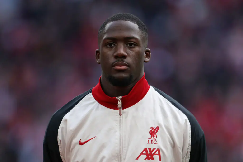 Keïta en action en Super Liga serbe avec le maillot numéro 99