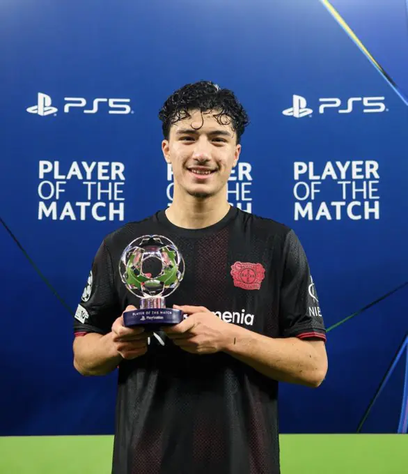 Ibrahim Maza milieu offensif Bayer Leverkusen dribblant en Bundesliga 2026