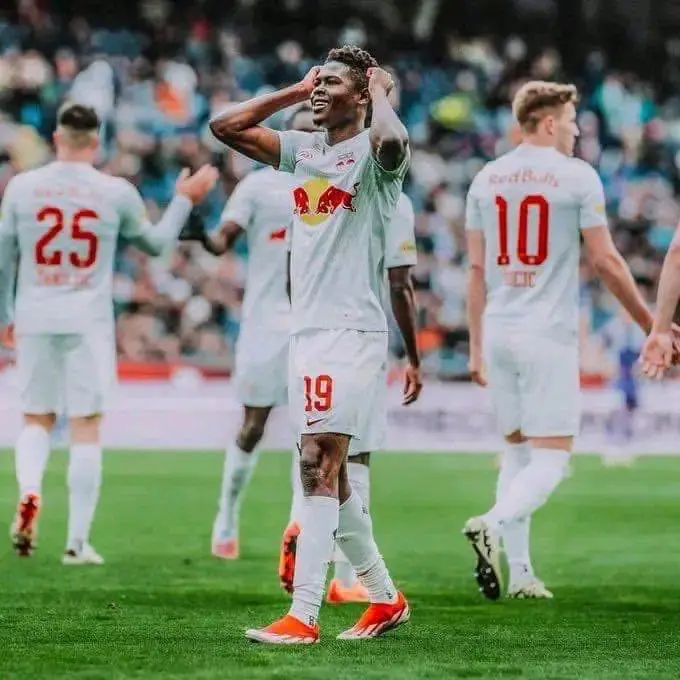 Karim Konaté portant le maillot de la sélection ivoirienne Éléphants de Côte d'Ivoire lors d'un match