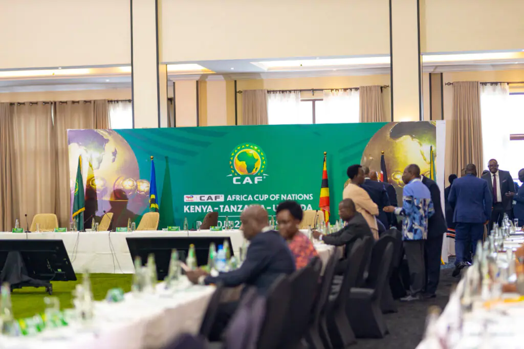 La CAF envisage un plan B pour la CAN 2027 : délocaliser le tournoi en Afrique du Sud face aux retards alarmants au Kenya et en Ouganda. Tanzanie seule prête.