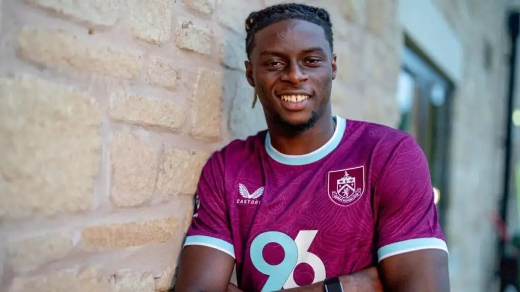 Lesley Ugochukwu sous le maillot du Stade Rennais lors d'un match de Ligue 1 en 2023