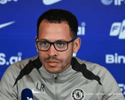 Chelsea humilié 3-0 par City : Rosenior sous le feu de Stamford Bridge