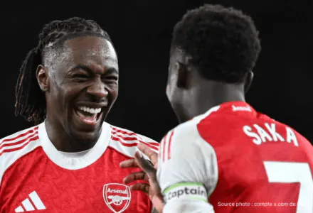 Bukayo Saka en tenue de l'équipe nationale anglaise lors d'un entraînement de préparation Mondial 2026