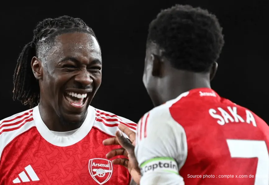 Bukayo Saka en tenue de l'équipe nationale anglaise lors d'un entraînement de préparation Mondial 2026