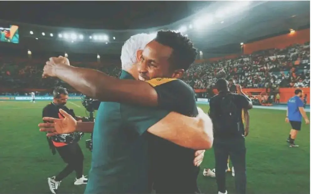 Themba Zwane milieu offensif des Bafana Bafana en action