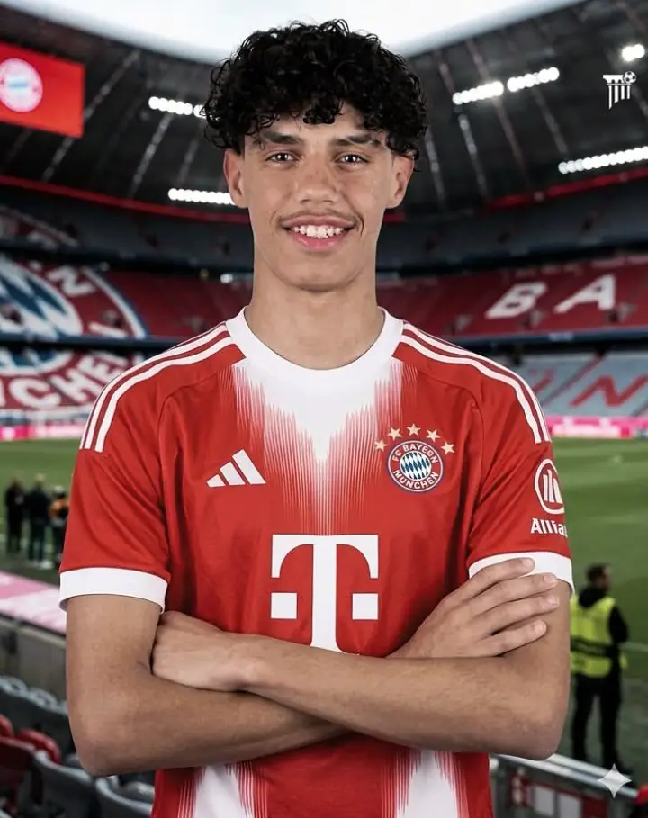 Logo du Club Africain de Tunis sur le maillot d'un joueur des équipes de jeunes