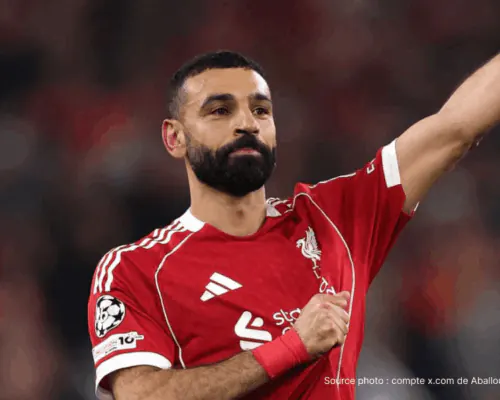 Mohamed Salah célébrant un but sous le maillot rouge de Liverpool à Anfield