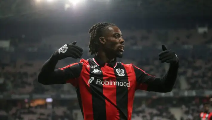 Elye Wahi attaquant de l'OGC Nice en action lors d'un match de Ligue 1 au Allianz Riviera 2026