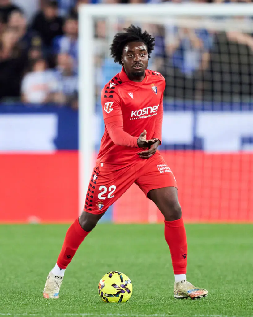 Enzo Boyomo défenseur central camerounais du CA Osasuna en action en Liga saison 2025-2026