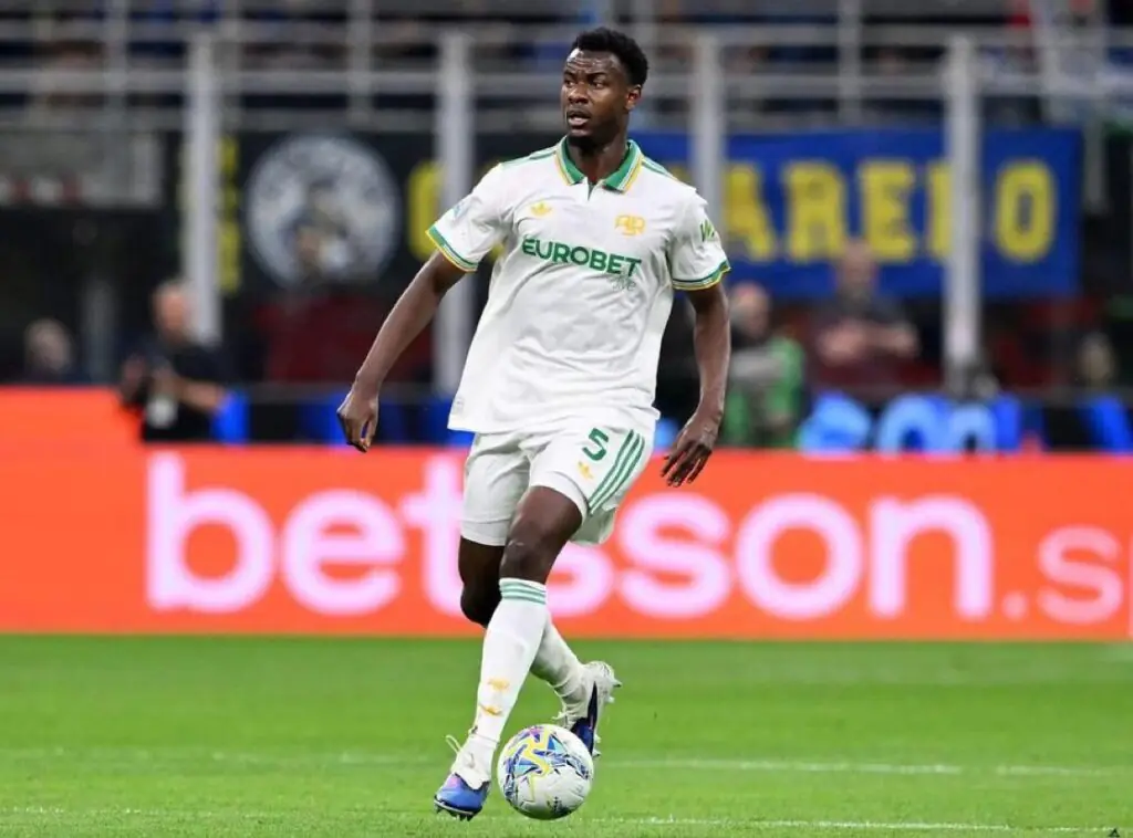 Evan Ndicka défenseur central ivoirien AS Roma blessé lors du derby Roma Lazio Serie A 17 mai 2026