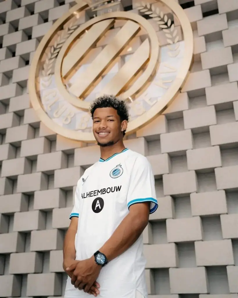 Jayden Adams milieu de Mamelodi Sundowns avant la finale CAF Champions League contre l'AS FAR mai 2026