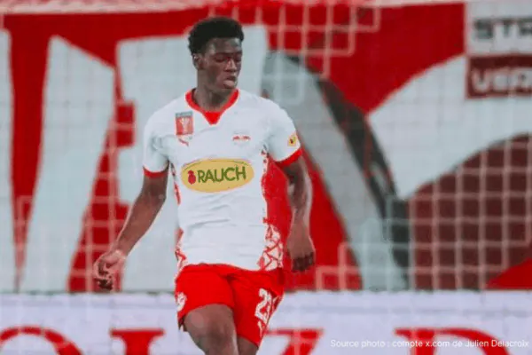 Joane Gadou défenseur central franco-ivoirien de 19 ans signe officiellement au Borussia Dortmund pour cinq saisons — annonce du 12 mai 2026