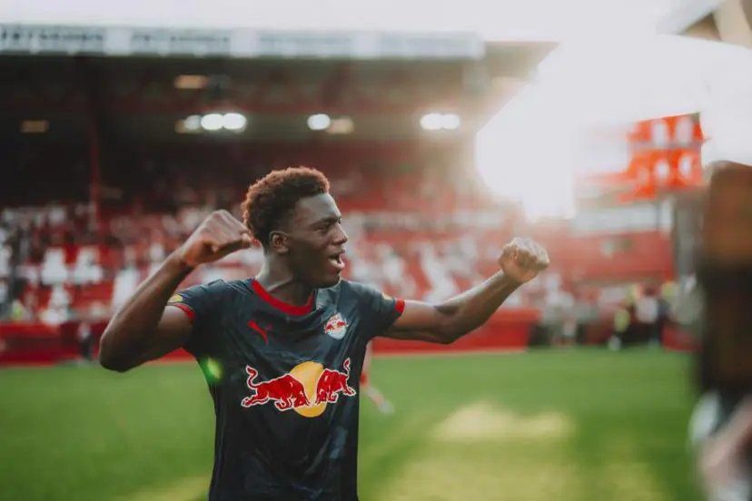Joane Gadou Dortmund 20 millions d'euros — défenseur central franco-ivoirien de 1,95 m en provenance de Red Bull Salzburg mai 2026