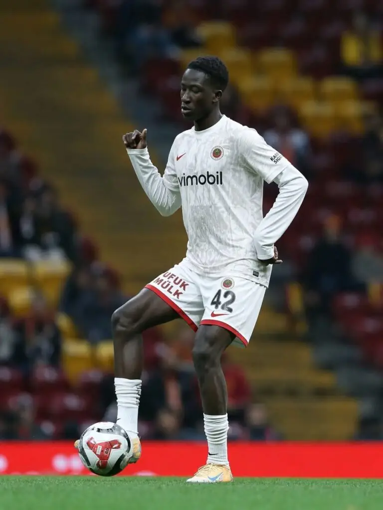 Ousmane Diabate milieu guinéen né 2007 Gençlerbirliği SK observé par scouts de Tottenham Hotspur mai 2026