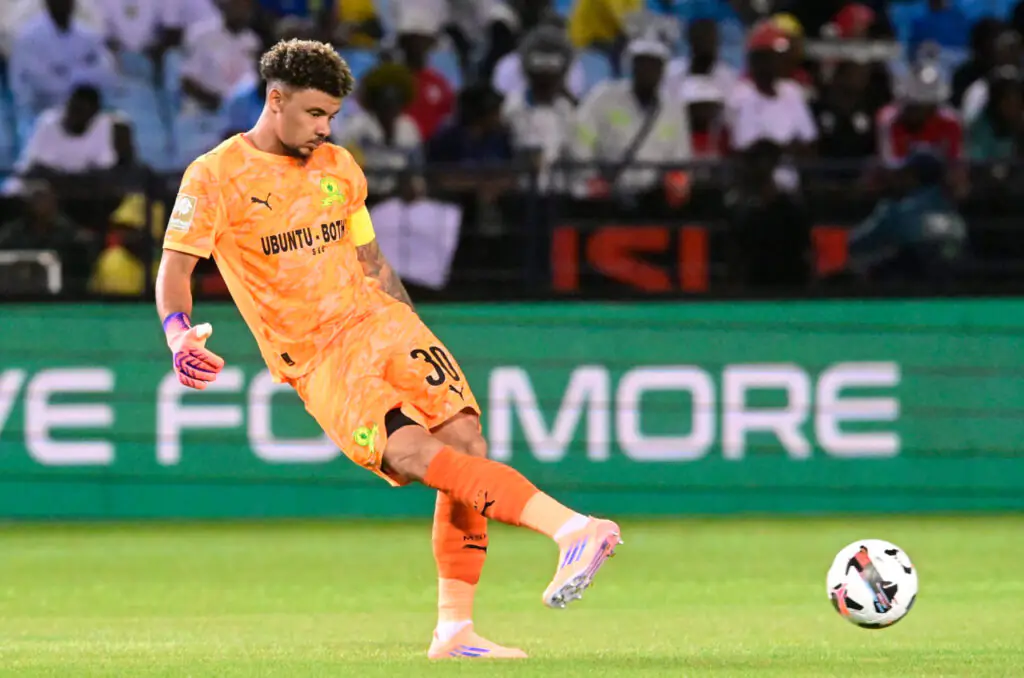 Ronwen Williams sweeper-keeper ligne haute défense Sundowns CAF