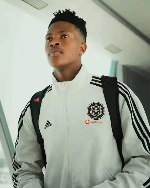 Yanela Mbuthuma attaquant Orlando Pirates blessé au genou lors du 0-0 contre Durban City 16 mai 2026