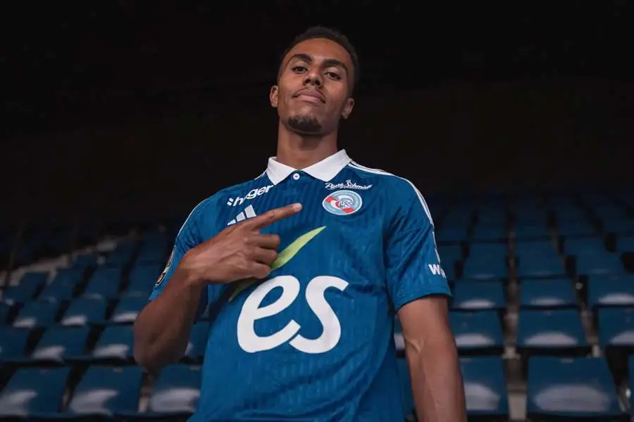 Guéla Doué sous le maillot de RC Strasbourg en Ligue 1, saison 2025-2026