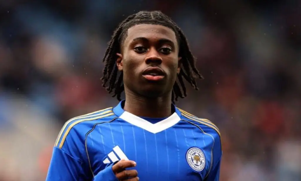 Jeremy Monga 16 ans en action sous le maillot de Leicester City, Championship 2025-2026